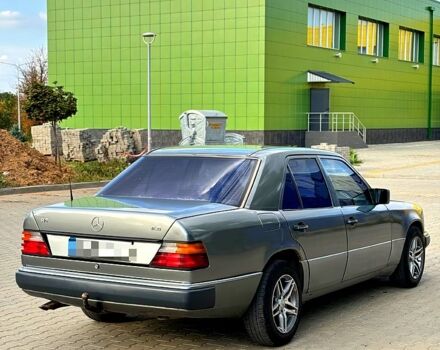 Сірий Мерседес Е-Клас, об'ємом двигуна 2.3 л та пробігом 0 тис. км за 2450 $, фото 5 на Automoto.ua