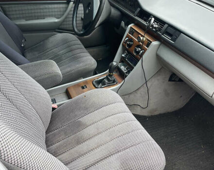 Серый Мерседес Е-Класс, объемом двигателя 2 л и пробегом 296 тыс. км за 2500 $, фото 18 на Automoto.ua