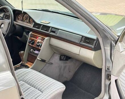 Серый Мерседес Е-Класс, объемом двигателя 2.6 л и пробегом 514 тыс. км за 3200 $, фото 13 на Automoto.ua