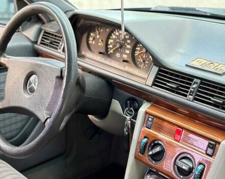 Серый Мерседес Е-Класс, объемом двигателя 2.6 л и пробегом 514 тыс. км за 3200 $, фото 12 на Automoto.ua