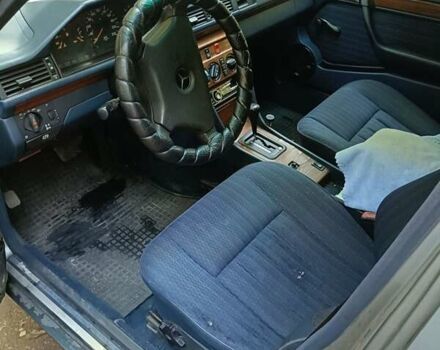 Серый Мерседес Е-Класс, объемом двигателя 3 л и пробегом 584 тыс. км за 2800 $, фото 5 на Automoto.ua