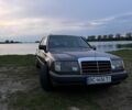 Сірий Мерседес Е-Клас, об'ємом двигуна 2 л та пробігом 250 тис. км за 2200 $, фото 1 на Automoto.ua