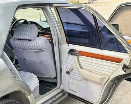 Серый Мерседес Е-Класс, объемом двигателя 2.6 л и пробегом 514 тыс. км за 3200 $, фото 17 на Automoto.ua