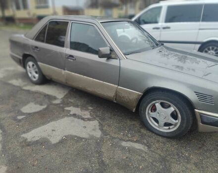 Серый Мерседес Е-Класс, объемом двигателя 2.5 л и пробегом 650 тыс. км за 1537 $, фото 2 на Automoto.ua