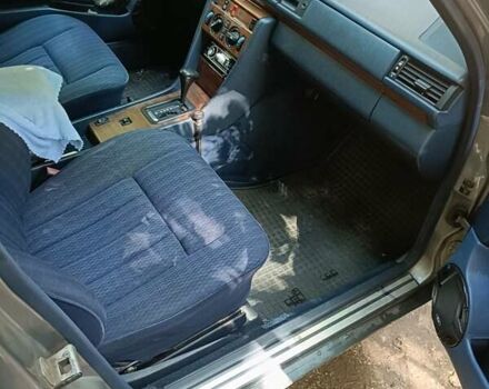 Серый Мерседес Е-Класс, объемом двигателя 3 л и пробегом 584 тыс. км за 2800 $, фото 10 на Automoto.ua