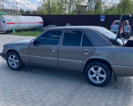 Серый Мерседес Е-Класс, объемом двигателя 2 л и пробегом 417 тыс. км за 2500 $, фото 6 на Automoto.ua