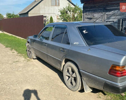 Сірий Мерседес Е-Клас, об'ємом двигуна 2 л та пробігом 400 тис. км за 2150 $, фото 2 на Automoto.ua