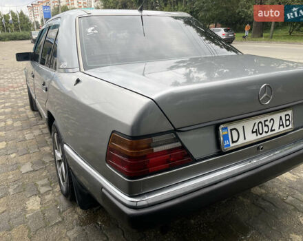 Серый Мерседес Е-Класс, объемом двигателя 2 л и пробегом 296 тыс. км за 2500 $, фото 9 на Automoto.ua