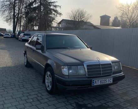 Серый Мерседес Е-Класс, объемом двигателя 2.6 л и пробегом 430 тыс. км за 1650 $, фото 1 на Automoto.ua