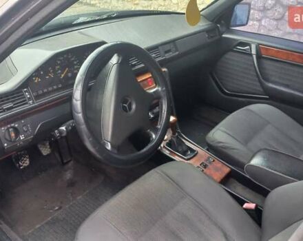 Сірий Мерседес Е-Клас, об'ємом двигуна 2.3 л та пробігом 452 тис. км за 2700 $, фото 14 на Automoto.ua