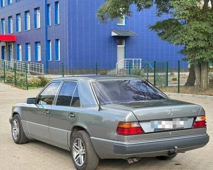 Серый Мерседес Е-Класс, объемом двигателя 2.6 л и пробегом 514 тыс. км за 3200 $, фото 4 на Automoto.ua