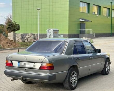 Серый Мерседес Е-Класс, объемом двигателя 2.6 л и пробегом 514 тыс. км за 3200 $, фото 2 на Automoto.ua