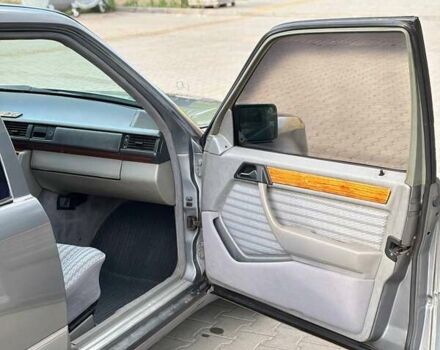 Серый Мерседес Е-Класс, объемом двигателя 2.6 л и пробегом 514 тыс. км за 3200 $, фото 16 на Automoto.ua