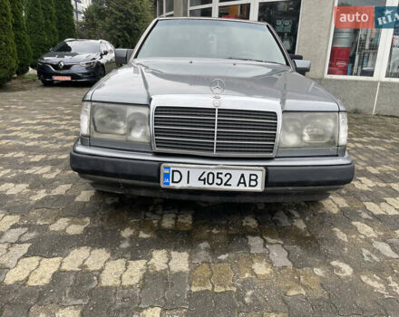 Серый Мерседес Е-Класс, объемом двигателя 2 л и пробегом 296 тыс. км за 2500 $, фото 14 на Automoto.ua