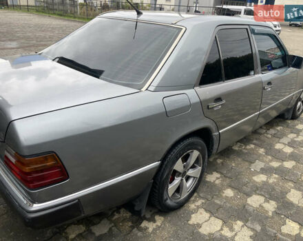 Серый Мерседес Е-Класс, объемом двигателя 2 л и пробегом 296 тыс. км за 2500 $, фото 5 на Automoto.ua