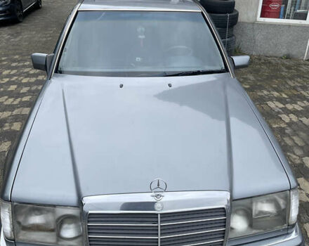 Серый Мерседес Е-Класс, объемом двигателя 2 л и пробегом 296 тыс. км за 2500 $, фото 2 на Automoto.ua