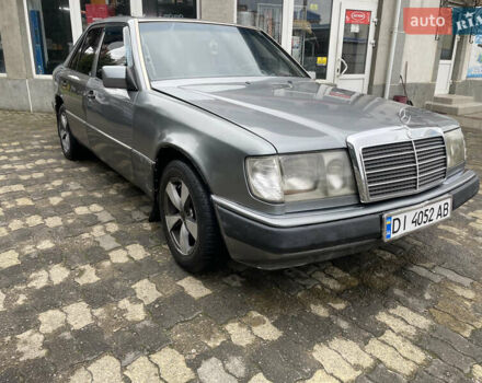 Серый Мерседес Е-Класс, объемом двигателя 2 л и пробегом 296 тыс. км за 2500 $, фото 3 на Automoto.ua