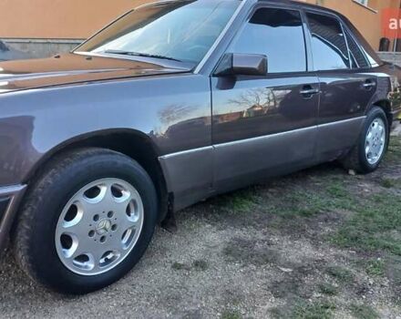 Серый Мерседес Е-Класс, объемом двигателя 2.3 л и пробегом 400 тыс. км за 2500 $, фото 1 на Automoto.ua