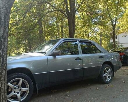 Серый Мерседес Е-Класс, объемом двигателя 3 л и пробегом 584 тыс. км за 2800 $, фото 8 на Automoto.ua