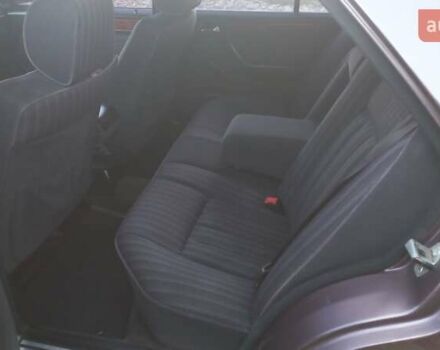 Серый Мерседес Е-Класс, объемом двигателя 2.3 л и пробегом 400 тыс. км за 2500 $, фото 7 на Automoto.ua