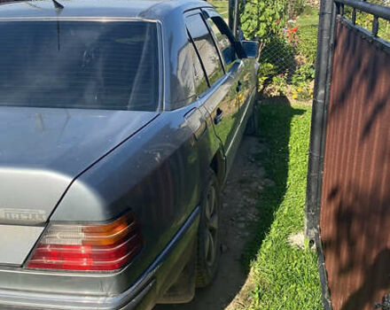 Сірий Мерседес Е-Клас, об'ємом двигуна 2 л та пробігом 400 тис. км за 2150 $, фото 3 на Automoto.ua