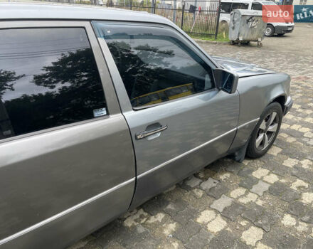 Серый Мерседес Е-Класс, объемом двигателя 2 л и пробегом 296 тыс. км за 2500 $, фото 4 на Automoto.ua