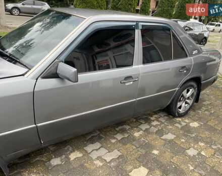 Серый Мерседес Е-Класс, объемом двигателя 2 л и пробегом 296 тыс. км за 2500 $, фото 11 на Automoto.ua