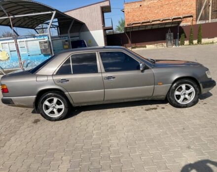 Серый Мерседес Е-Класс, объемом двигателя 2 л и пробегом 417 тыс. км за 2500 $, фото 5 на Automoto.ua