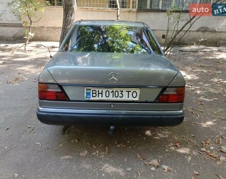 Серый Мерседес Е-Класс, объемом двигателя 3 л и пробегом 584 тыс. км за 2800 $, фото 1 на Automoto.ua