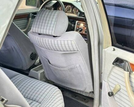 Серый Мерседес Е-Класс, объемом двигателя 2.6 л и пробегом 514 тыс. км за 3200 $, фото 18 на Automoto.ua