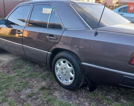 Серый Мерседес Е-Класс, объемом двигателя 2.3 л и пробегом 400 тыс. км за 2500 $, фото 4 на Automoto.ua