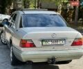 Серый Мерседес Е-Класс, объемом двигателя 2.5 л и пробегом 500 тыс. км за 2950 $, фото 22 на Automoto.ua