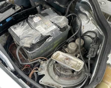 Серый Мерседес Е-Класс, объемом двигателя 2 л и пробегом 296 тыс. км за 2500 $, фото 15 на Automoto.ua