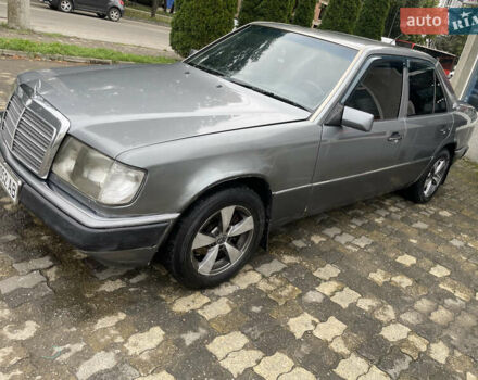 Серый Мерседес Е-Класс, объемом двигателя 2 л и пробегом 296 тыс. км за 2500 $, фото 12 на Automoto.ua