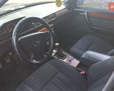 Серый Мерседес Е-Класс, объемом двигателя 2.3 л и пробегом 400 тыс. км за 2500 $, фото 8 на Automoto.ua