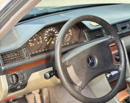 Серый Мерседес Е-Класс, объемом двигателя 2.6 л и пробегом 514 тыс. км за 3200 $, фото 8 на Automoto.ua