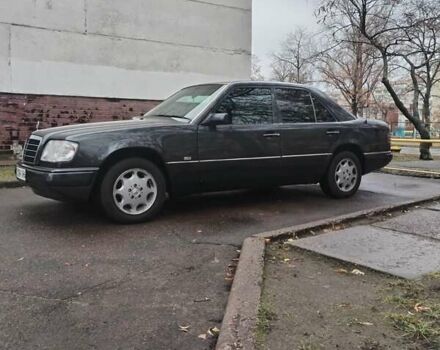 Серый Мерседес Е-Класс, объемом двигателя 3.2 л и пробегом 469 тыс. км за 6800 $, фото 3 на Automoto.ua