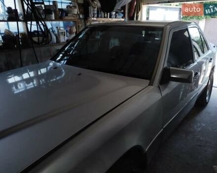 Серый Мерседес Е-Класс, объемом двигателя 3 л и пробегом 302 тыс. км за 4500 $, фото 1 на Automoto.ua