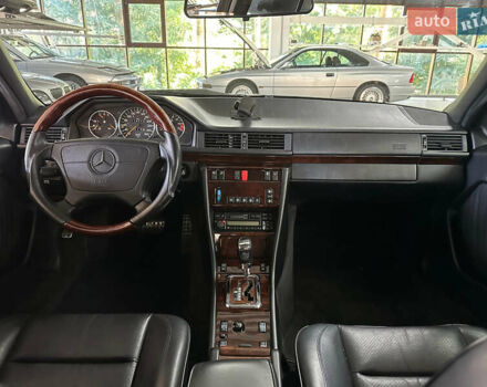 Сірий Мерседес Е-Клас, об'ємом двигуна 5 л та пробігом 118 тис. км за 85000 $, фото 14 на Automoto.ua