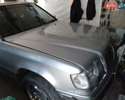 Серый Мерседес Е-Класс, объемом двигателя 3 л и пробегом 302 тыс. км за 4500 $, фото 5 на Automoto.ua