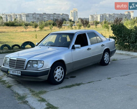 Серый Мерседес Е-Класс, объемом двигателя 3.2 л и пробегом 421 тыс. км за 3500 $, фото 4 на Automoto.ua