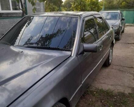 Серый Мерседес Е-Класс, объемом двигателя 2.2 л и пробегом 400 тыс. км за 2500 $, фото 2 на Automoto.ua