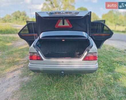 Серый Мерседес Е-Класс, объемом двигателя 2.5 л и пробегом 362 тыс. км за 8200 $, фото 12 на Automoto.ua