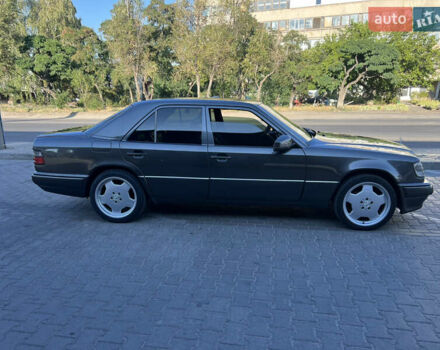 Сірий Мерседес Е-Клас, об'ємом двигуна 3.2 л та пробігом 380 тис. км за 6500 $, фото 3 на Automoto.ua