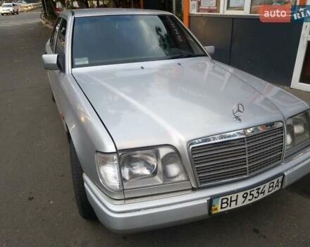 Серый Мерседес Е-Класс, объемом двигателя 2 л и пробегом 400 тыс. км за 2800 $, фото 4 на Automoto.ua