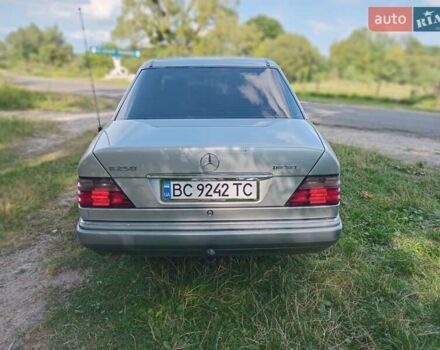 Серый Мерседес Е-Класс, объемом двигателя 2.5 л и пробегом 362 тыс. км за 8200 $, фото 2 на Automoto.ua