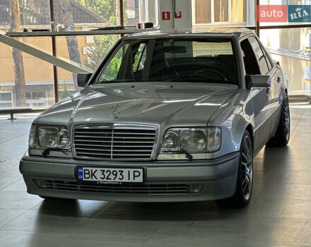 Сірий Мерседес Е-Клас, об'ємом двигуна 5 л та пробігом 118 тис. км за 85000 $, фото 1 на Automoto.ua