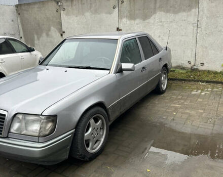 Сірий Мерседес Е-Клас, об'ємом двигуна 2.5 л та пробігом 530 тис. км за 3800 $, фото 1 на Automoto.ua