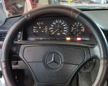 Серый Мерседес Е-Класс, объемом двигателя 3 л и пробегом 302 тыс. км за 4500 $, фото 4 на Automoto.ua