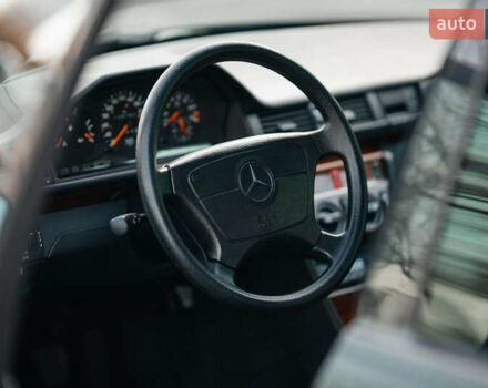Сірий Мерседес Е-Клас, об'ємом двигуна 2.8 л та пробігом 126 тис. км за 25000 $, фото 48 на Automoto.ua